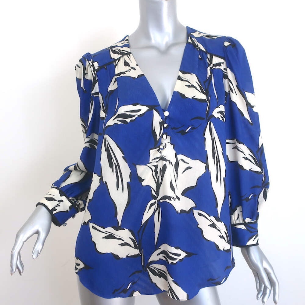 Veronica Beard Blue Cream 3/4 Sleeve Blouse
It is run like size 2 and 4 - Picture 7 of 7